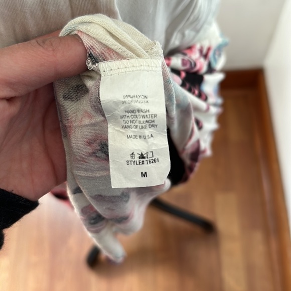 Color Block Floral Top - Picture 6 of 6